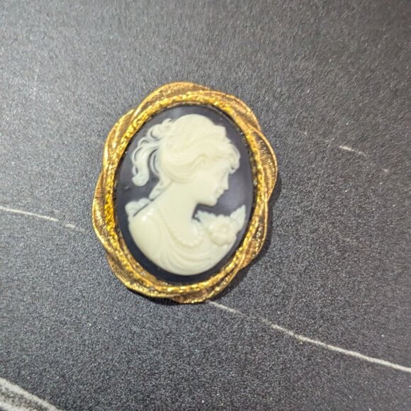 Vintage Gold Tone Lady Cameo Brooch Pin 1.5” Elegant Victorian Revival Jewelry D - Picture 5 of 9